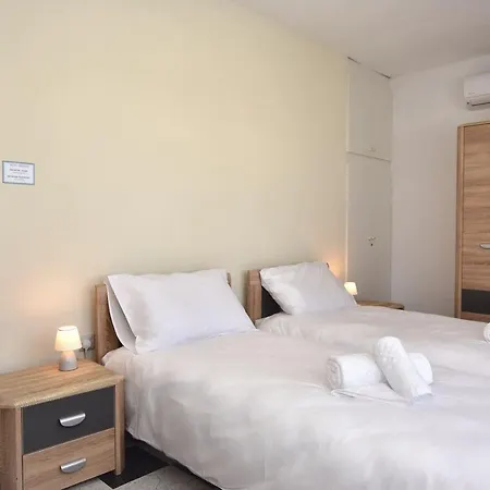 Bright And 2 Bedroom With Harbour View Apartment *