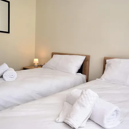 Bright And 2 Bedroom With Harbour View Apartment *