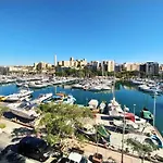Bright And 2 Bedroom With Harbour View Apartment