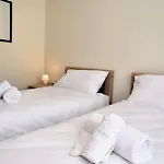 Bright And 2 Bedroom With Harbour View Apartment *