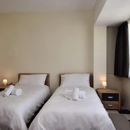 2 Bedroom, Bright & Floor - 5 * Msida